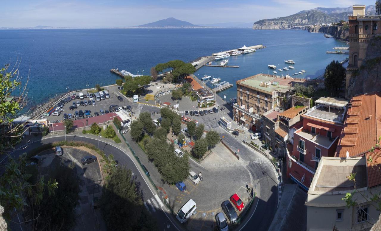 Amore Rentals - La Terrazza Sul Porto Sorrento Exterior photo