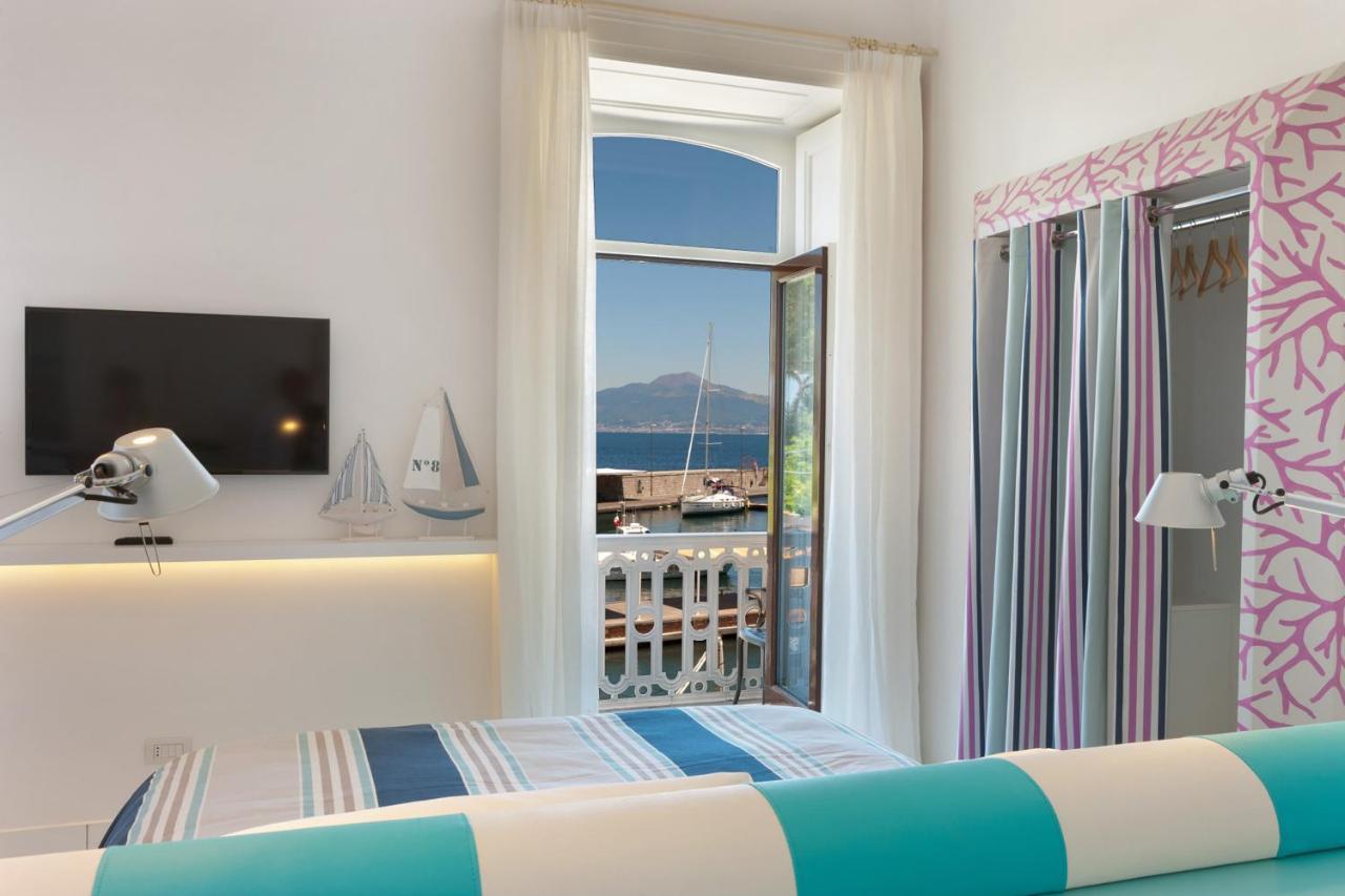 Amore Rentals - La Terrazza Sul Porto Sorrento Exterior photo