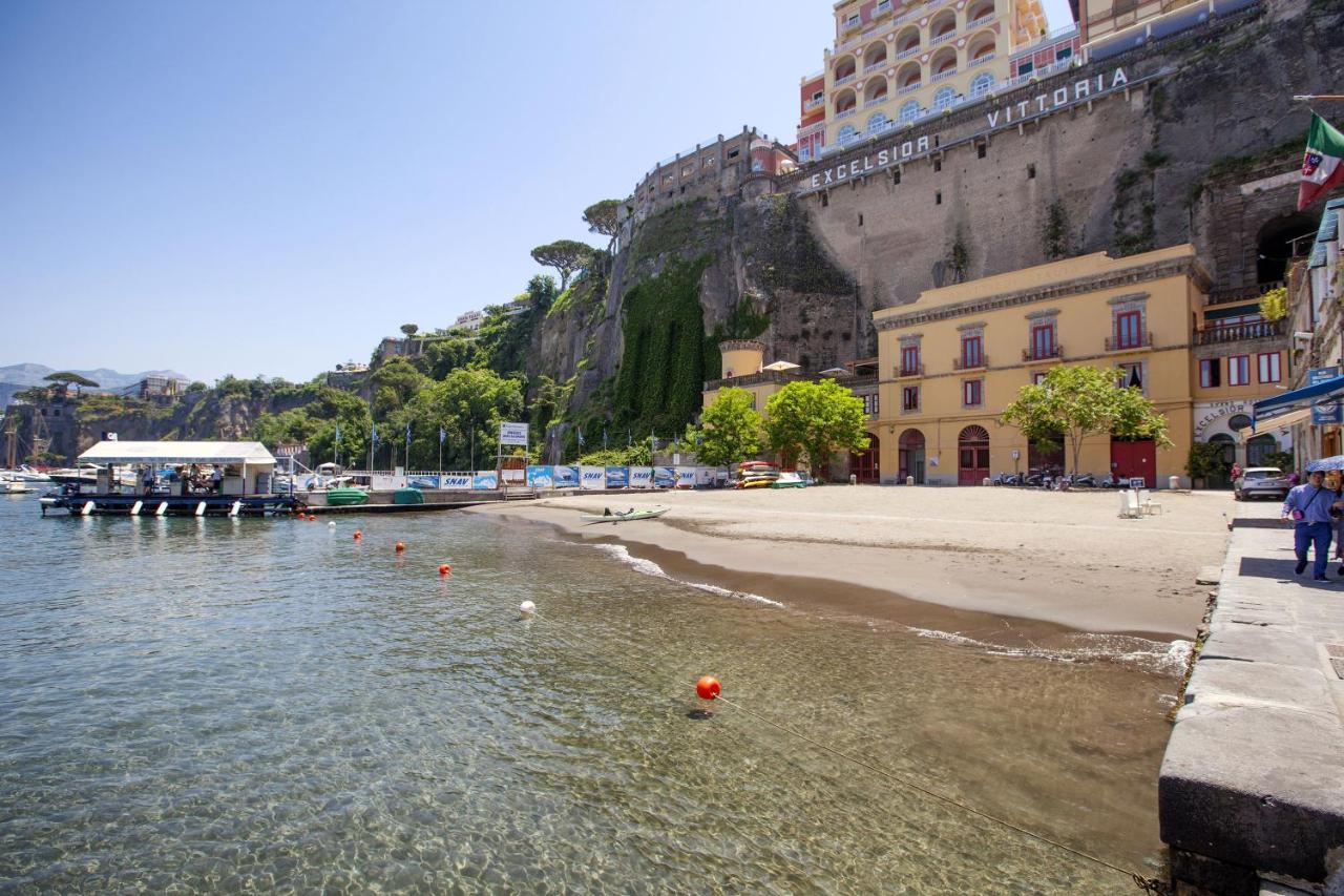 Amore Rentals - La Terrazza Sul Porto Sorrento Exterior photo