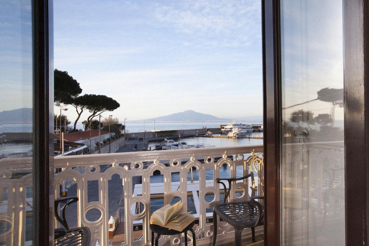 Amore Rentals - La Terrazza Sul Porto Sorrento Exterior photo