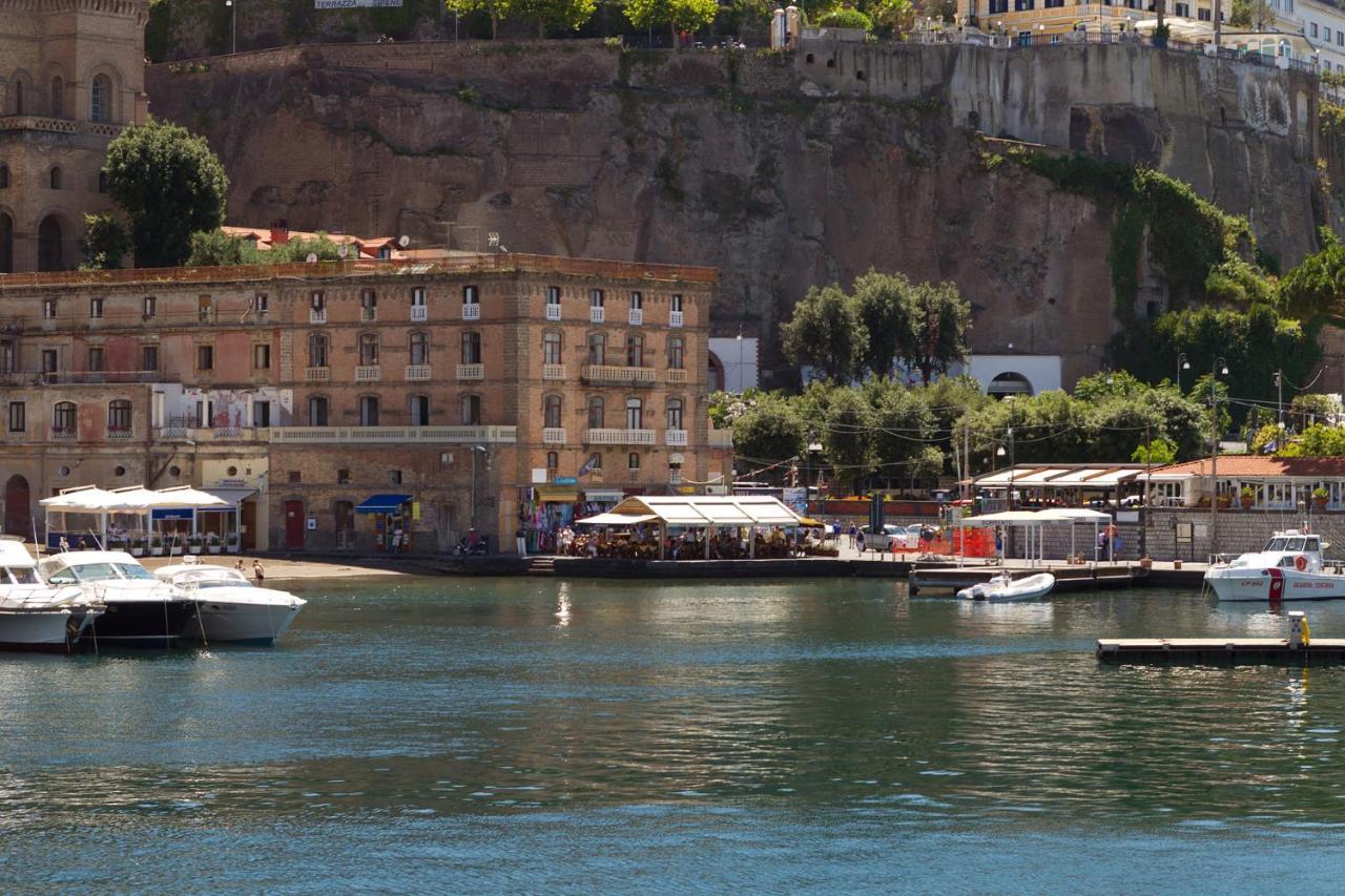Amore Rentals - La Terrazza Sul Porto Sorrento Exterior photo